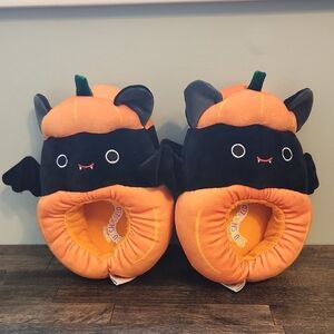 Squishmallows Orange and Black Bat Pumpkin Slippers Size Large Kids/Small Womens